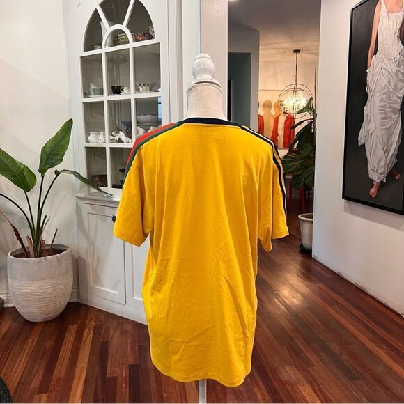 Gucci x Adidas
2022 Web Accent T-Shirt Unisex
Est. Retail Price of $1,130.00 - Picture 9 of 10